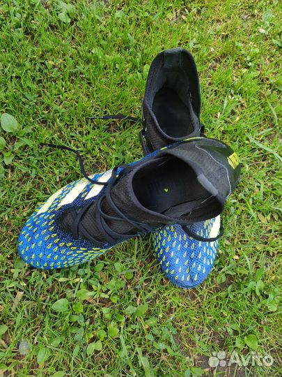 Футбольные бутсы adidas predator