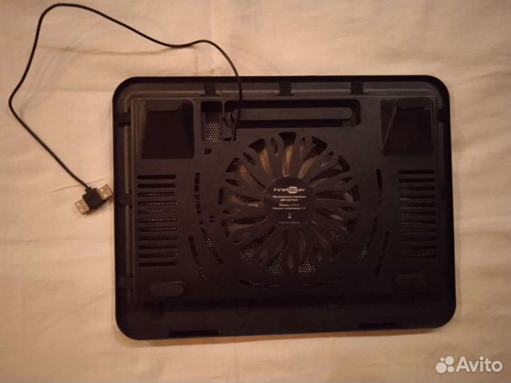 Подставка с охлаждением