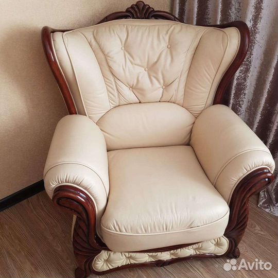 Кожаное кресло
