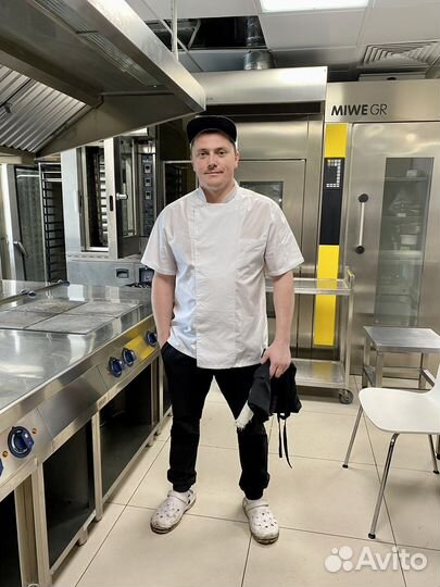 Повар горячего цеха в столовую