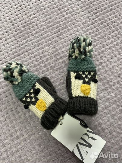 Шапка и варежки zara