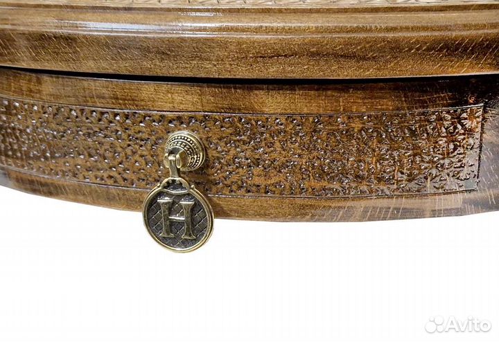 Шахматы резные в ларце 