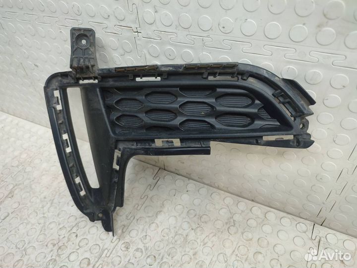 Заглушка бампера передняя левая Kia Carnival 4 KA4