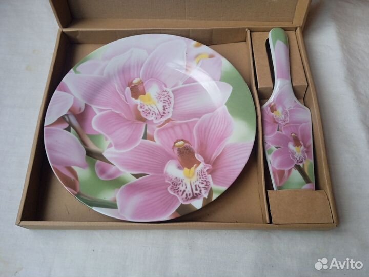 Тортница с лопаткой