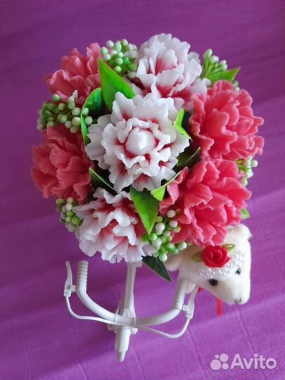 Кашпо велосипед с мыльными цветами