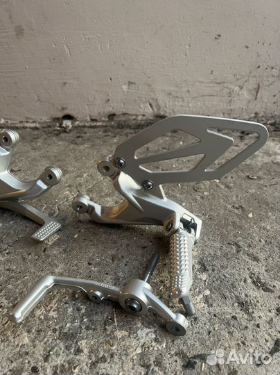 S1000rr передние подножки