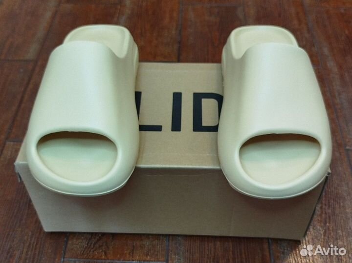 Тапки adidas Yeezy slide bone