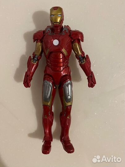 Железный человек фигурка