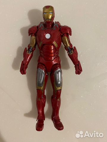 Железный человек фигурка