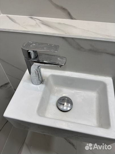 Раковина со смесителем от застройщика