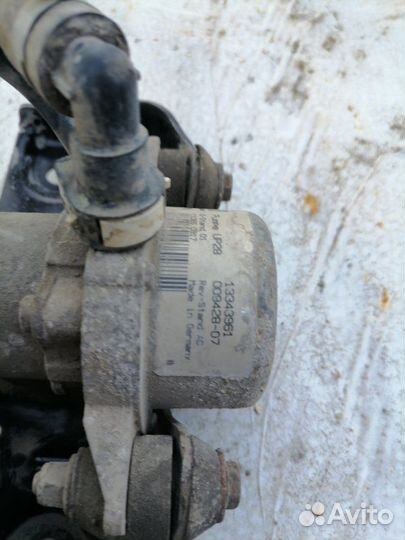 Насос вакуумный Opel Astra J A16XER 2011