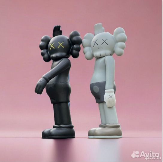 Классические фигурки kaws