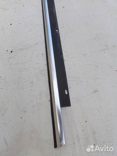 Молдинг двери передней правой