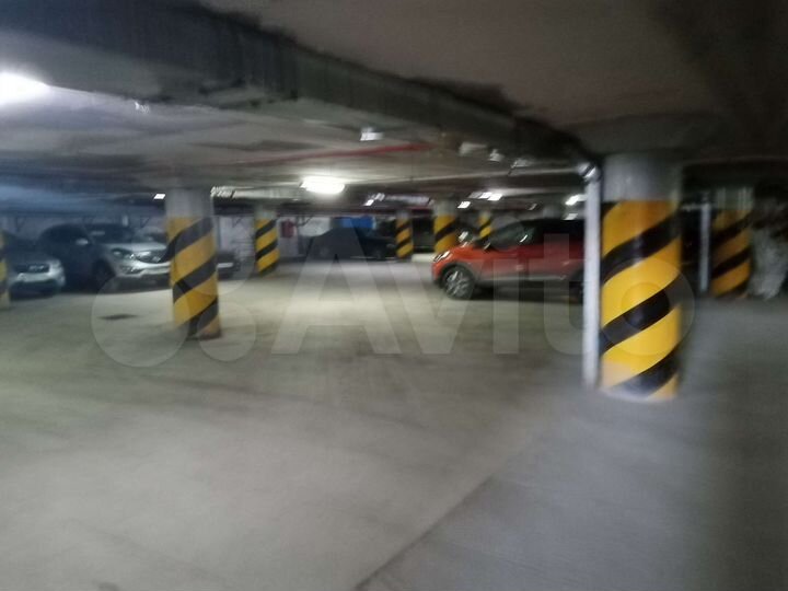 Машиноместо, 14 м²