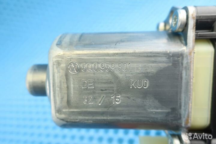 Мотор стеклоподъемника перед левый Skoda Superb 3