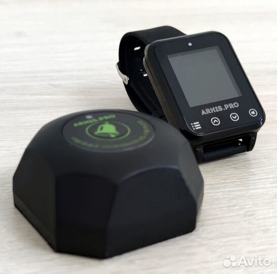 Кнопка вызова персонала и часы, система вызова