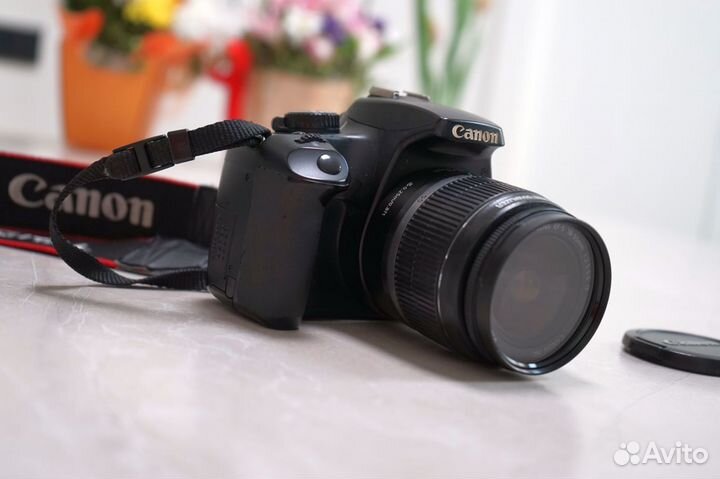 Зеркальный Canon EOS 1000D kit (пробег 9900)