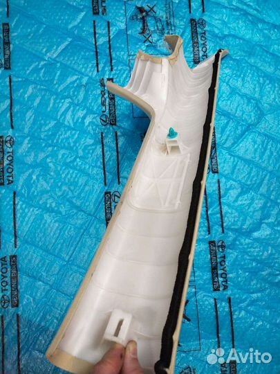 Обшивка лобовой стойки Lexus Rx (3) левая бежевая