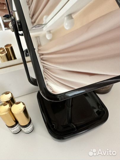 Настольное зеркало