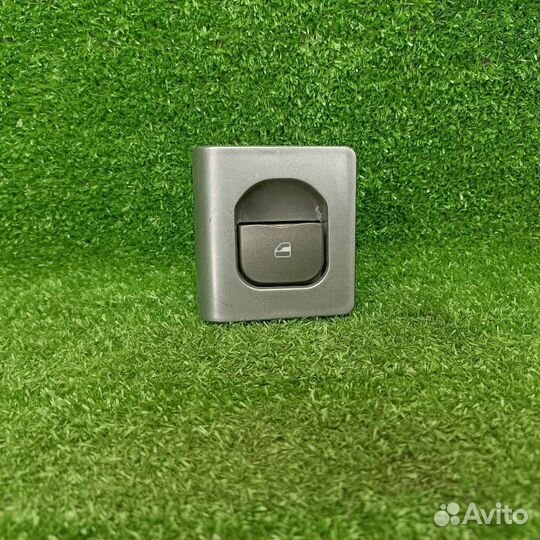 Кнопка стеклоподъемника двери задней правой Chery