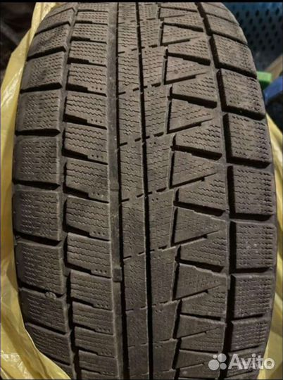 Bridgestone Blizzak Revo GZ 255/40 R19