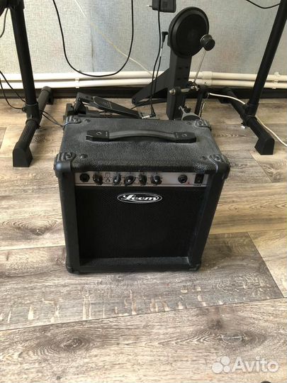 Гитарный комбоусилитель leem s15g