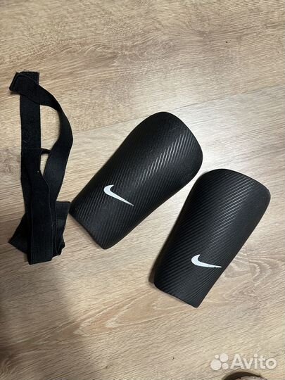 Щитки футбольные nike