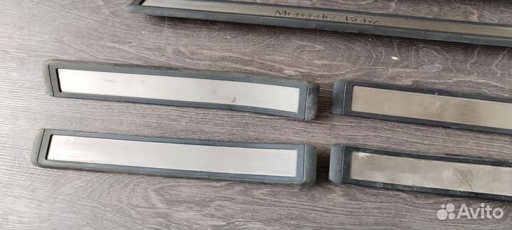 Накладки на пороги Mercedes w211