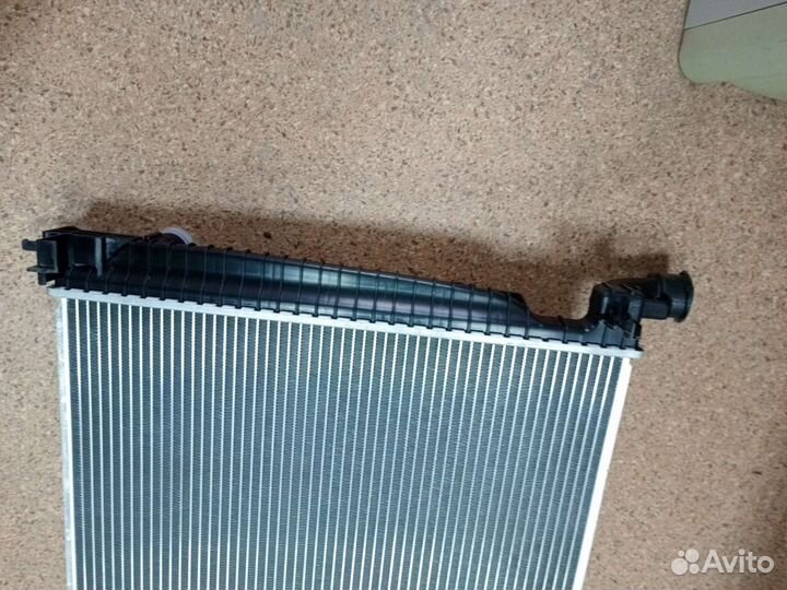 Радиатор охлаждения двс jeep grand cherokee WK2