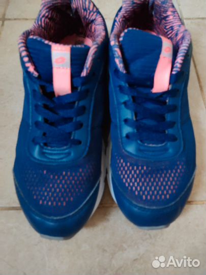 Кроссовки женские