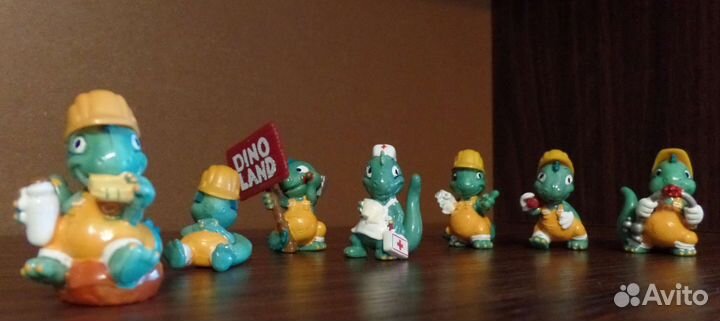 Фигурки динозавры-строители. Kinder Surprise