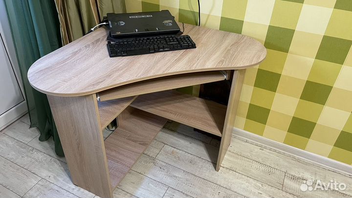 Стол компьютерный