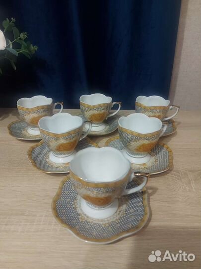 Набор чашек с блюдцами