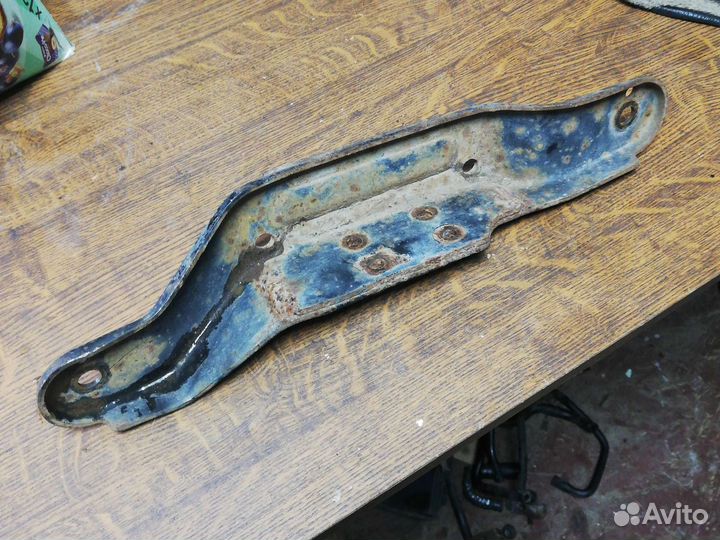 Кронштейн раздатки Митсубиси Паджеро Мини 2