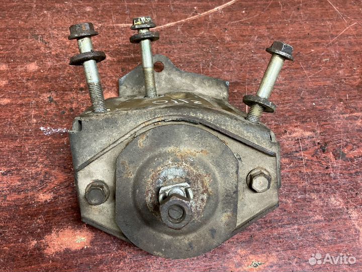 Правая подушка двигателя ваз 2110