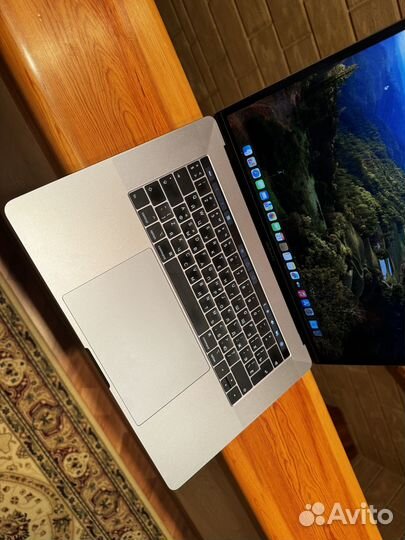 Macbook pro 15 2019 i7 16gb 256gb