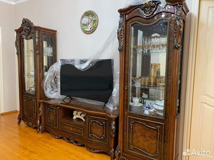 Шкаф витрина