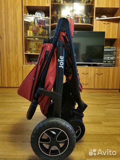 Прогулочная коляска joie mytrax