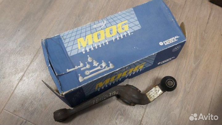 Рычаг передний правый Peugeot 309