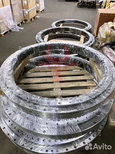 Опорно-поворотный круг Hitachi ZX70LC 4437132