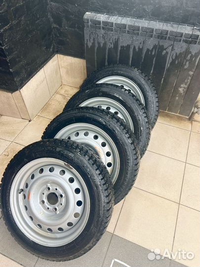 Maxxis ArcticTrekker NP3 155/65 R14 75T