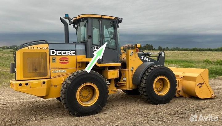 Стекло правое на против двери John Deere 444K/524K