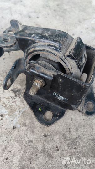 Опора двигателя Mazda 323