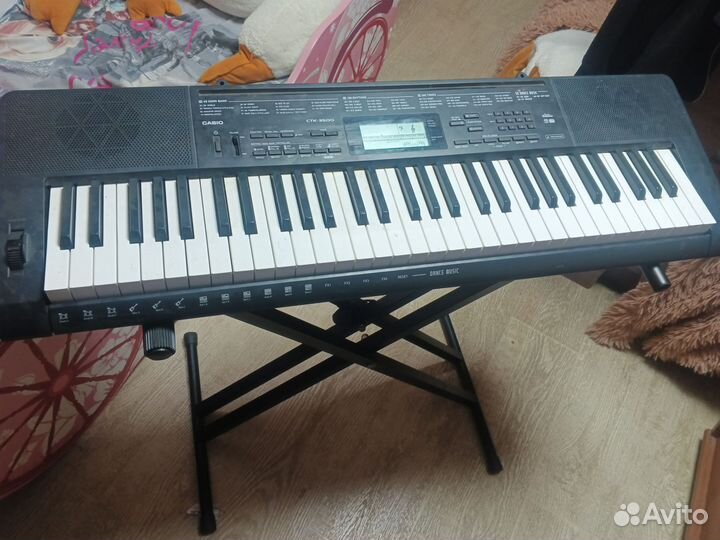 Продам синтезатор