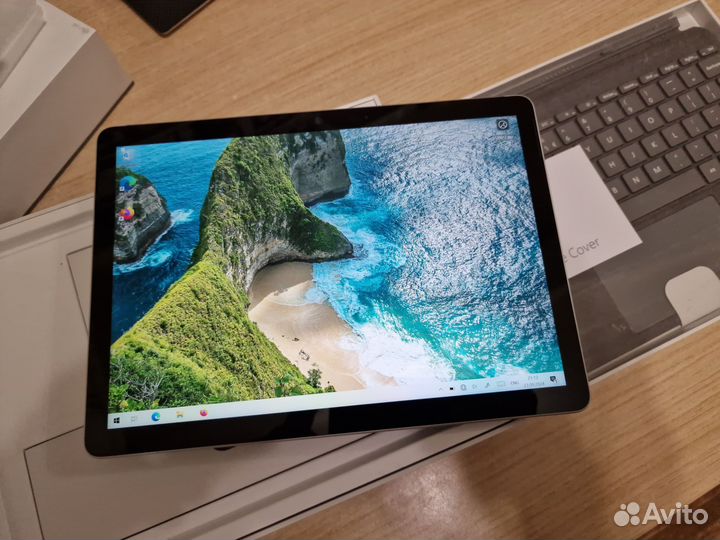Планшет Microsoft Surface Go 2 с клавиатурой