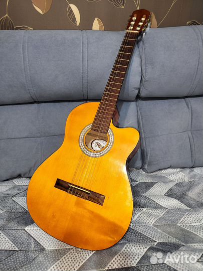 Классическая гитара Renome