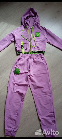Продам костюм для девочки Deloras