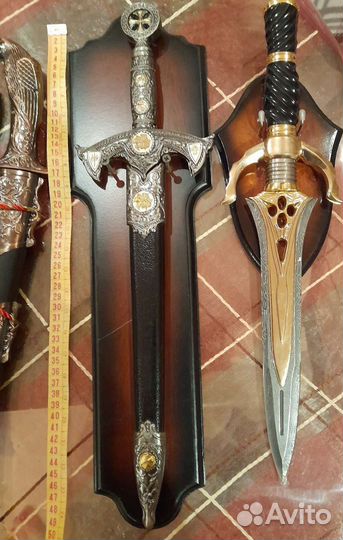 Коллекция стилизованного под старину оружия