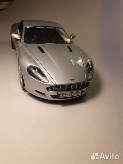 Модель Aston Martin DB9,1/18