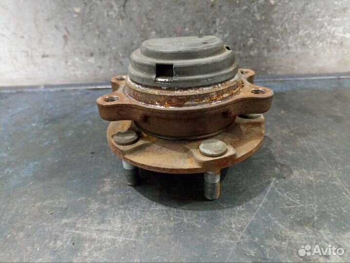 Ступица передняя правая Infiniti Ex J50